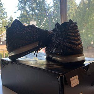 Lebron 17 Oreos. size 10